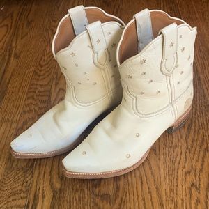 White starry cowgirl Ranch Road booties